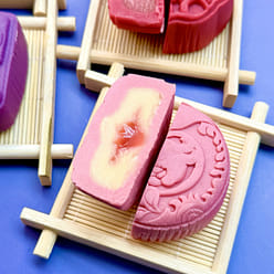 Peach Matcha Blueberry Cranberry Durian Mooncake 360 g