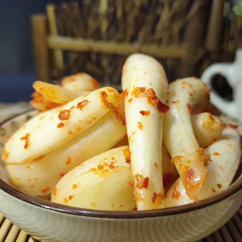 Sichuan Specialty Spicy and Sour Pickled Garlic Bulbs - Freshly Pickled 470 그램