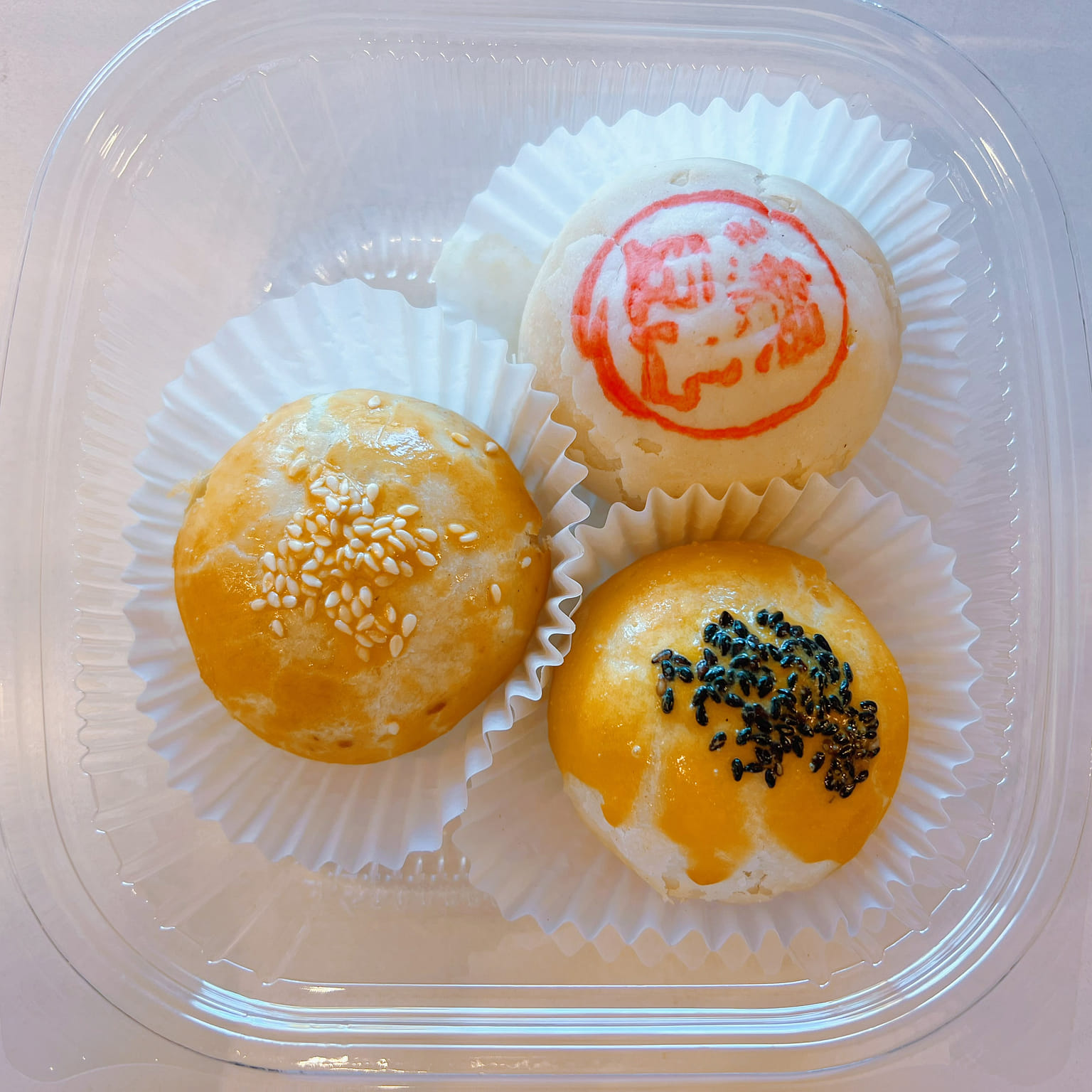 手工酥組合 (豆沙蛋黃酥+蓮蓉蛋黃酥+綠豆凸) 1 份
