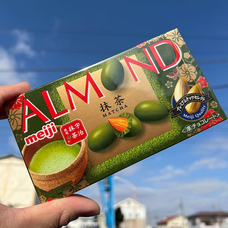 今だけお・と・く☆meiji☆ALMOND32個とMACADAMIA8個セット Japan imported chocolate Internet celebrity snacks, Meiji