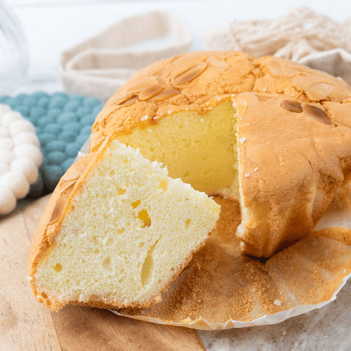 Sponge Cake w. Almond 4inches 1 each