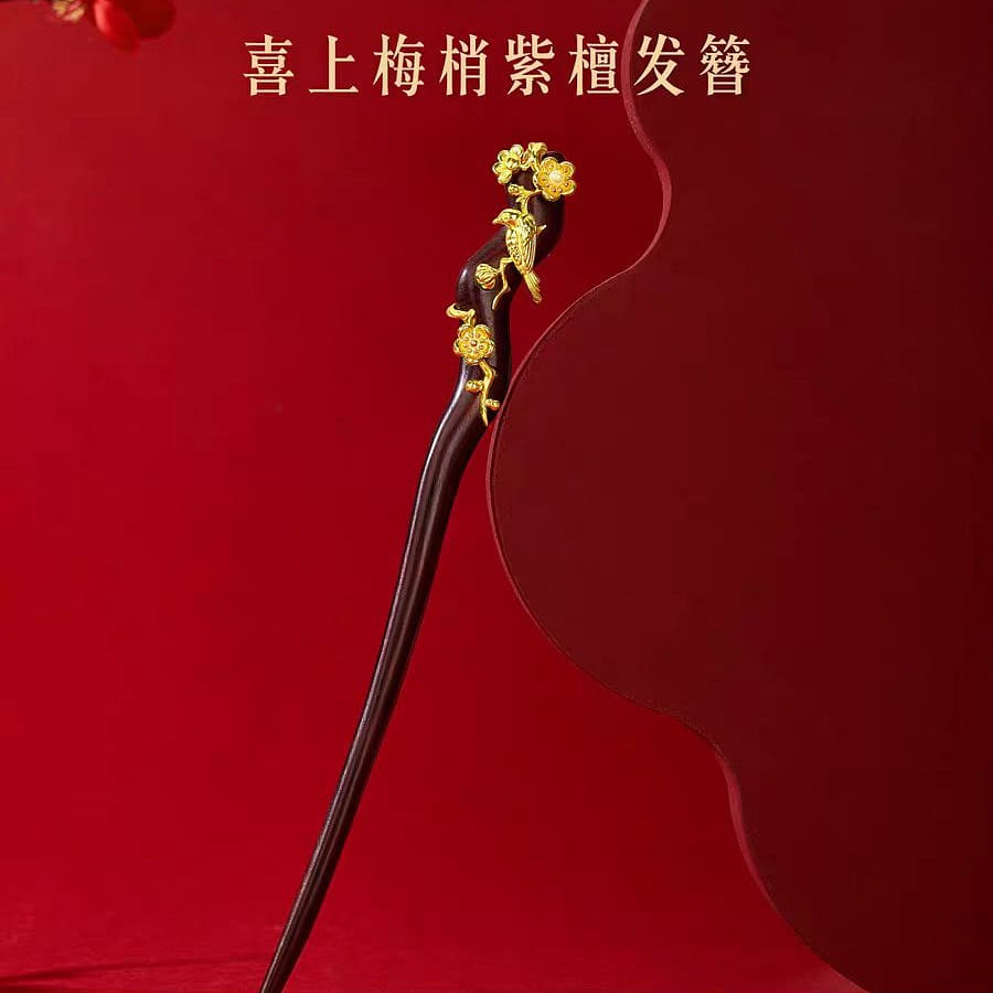 Magpies perch on plum blossoms and wear hairpins 1 個