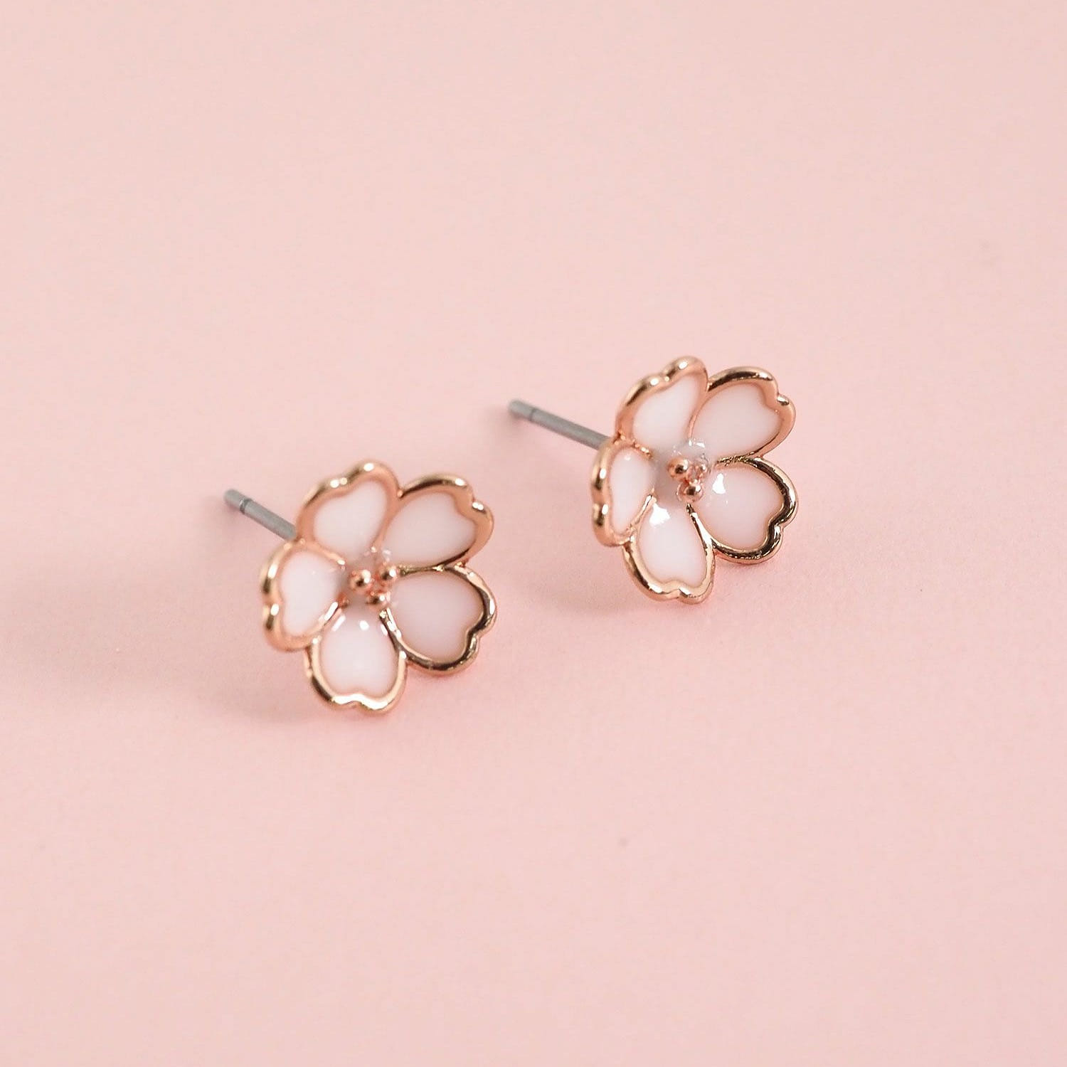 SAKURA Single Blossom Titanium Post Earrings 1 개