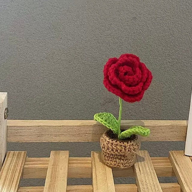 Handmade Knitted Crochet Yarn Bouquet Office Decor Red Rose Potted Plant 1 ส่วน