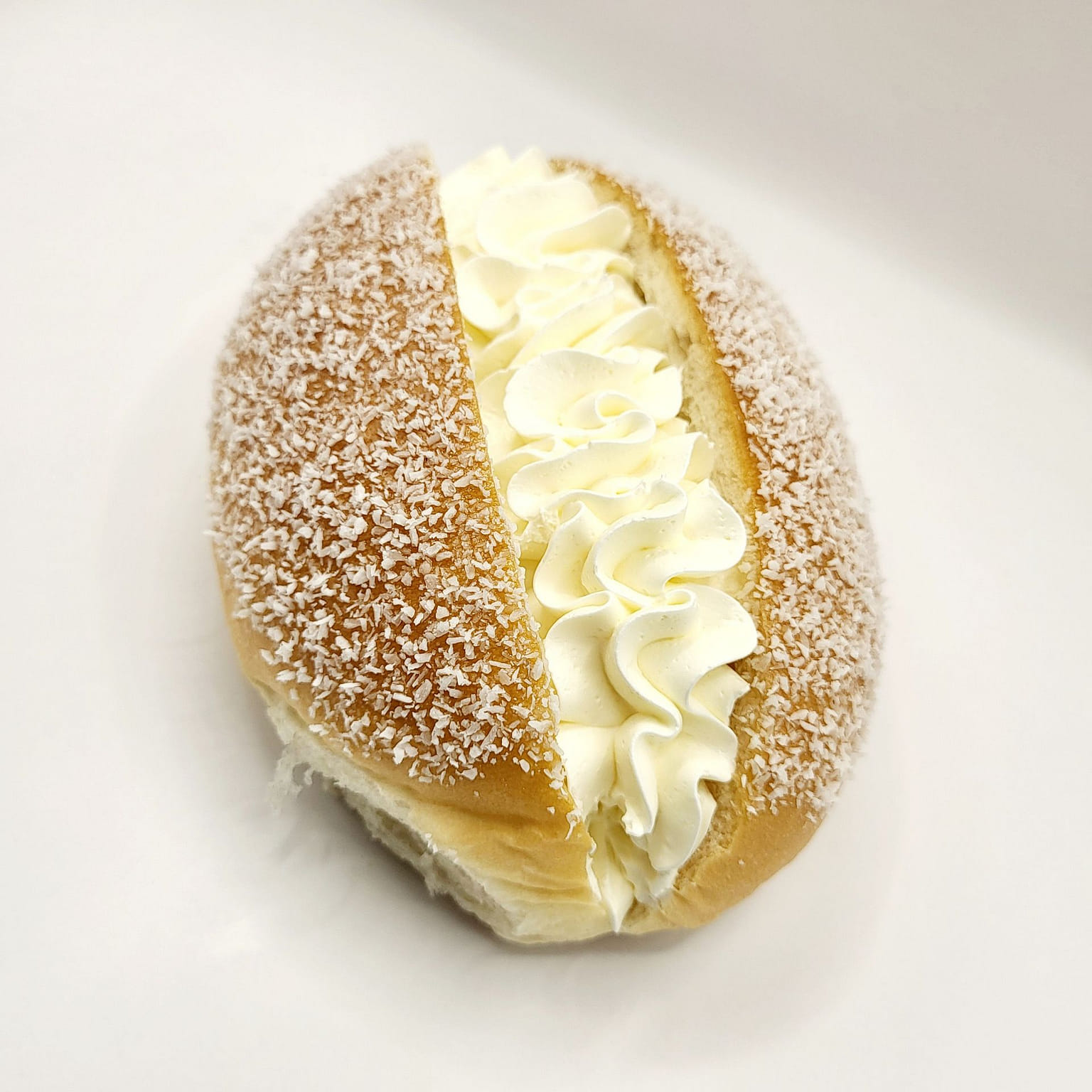 Coconut Cream Bun 120 g
