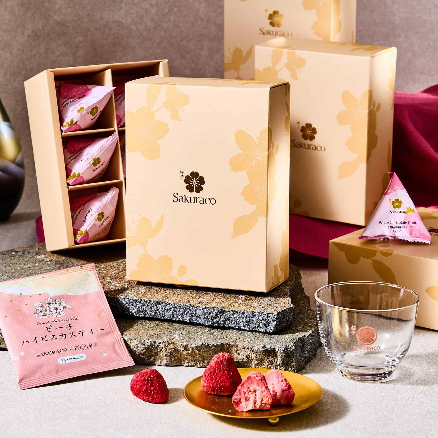 Sakuraco White Chocolate Fruit - Strawberry: 4... 763 그램