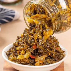 Saute the sauerkraut 320 g