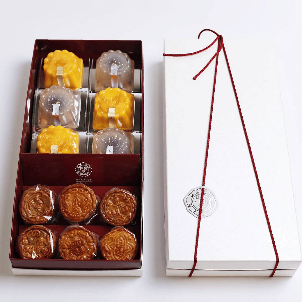 Assortment of ENKATEN and Crystal Mooncakes  12pcs 1 กล่อง