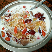 紅棗枸杞牛奶燉桃膠的做法圖解4