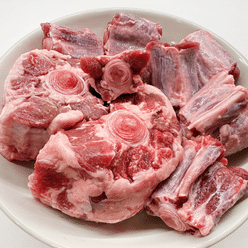 100% Grass Fed Angus Beef Oxtails （Hand Cut and Trimmed) 2 lb
