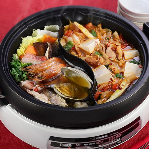 Get Zojirushi Gourmet Expert Skillet with Dual-Sided Hot Pot 1