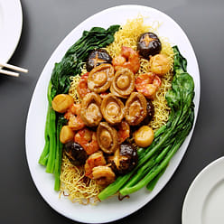 Lee Kum Kee Abalone in Premium Oyster Sauce, Ready to Eat 15.5 oz