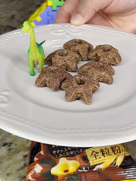 しみチョココーン 全粒粉 食べきりサイズ 4袋入り 1.83 オンス - Weee!