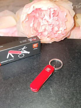 Zwilling マルチツール 爪切り ハサミ レッド - Weee!