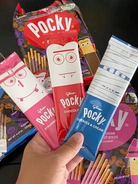 Glico ハロウィーン ポッキー クッキー＆クリーム味 4.57 オンス - Weee!