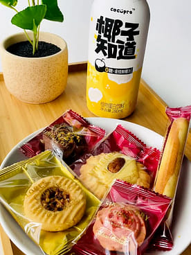 赤い帽子 ピンク クッキー 詰合せ お菓子 31個 紙箱 - Weee!