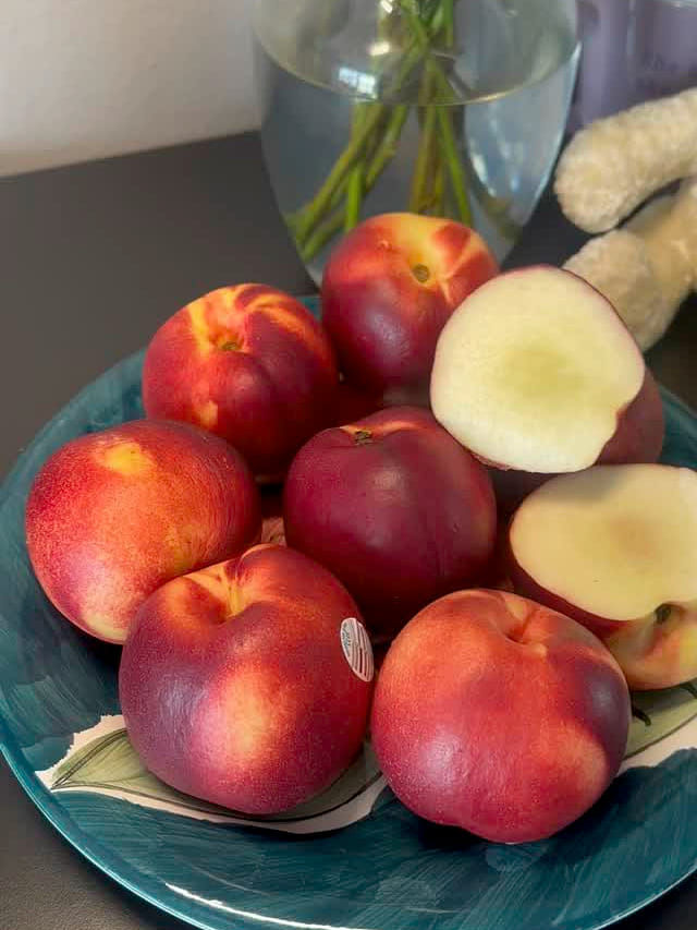 ネクタリンチリ白桃 2.8-3.2 ポンド 🍑🍑🍑